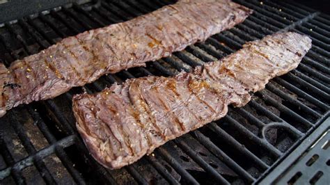 cook skirt steak on gas grill